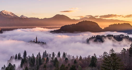 异地恋男友因为女方家境问题要分手怎么办？