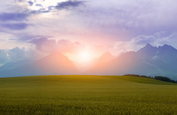 异地恋男友不愿意和我聊天怎么解决？